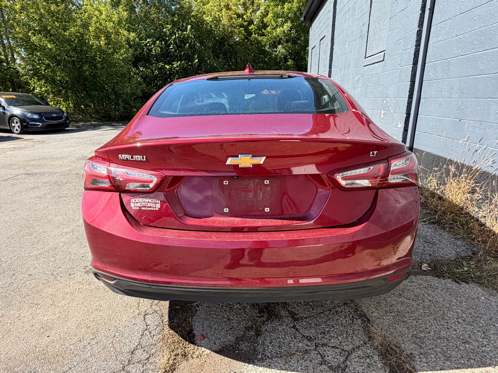 Photo 3 of this CHEVROLET MALIBU