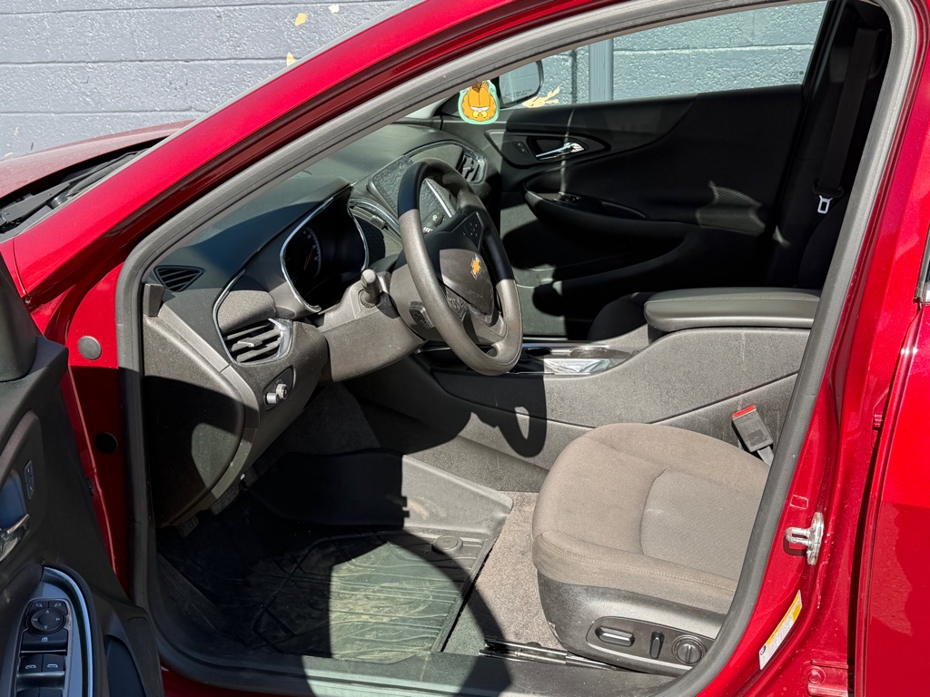 Photo 9 of this CHEVROLET MALIBU