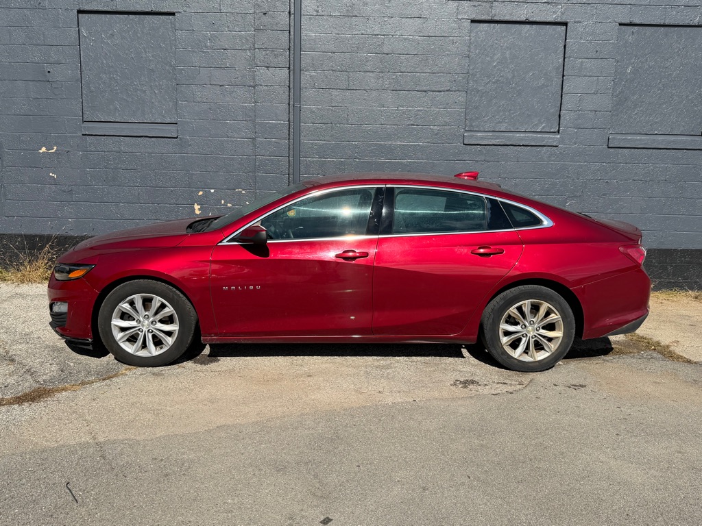 Photo 5 of this CHEVROLET MALIBU