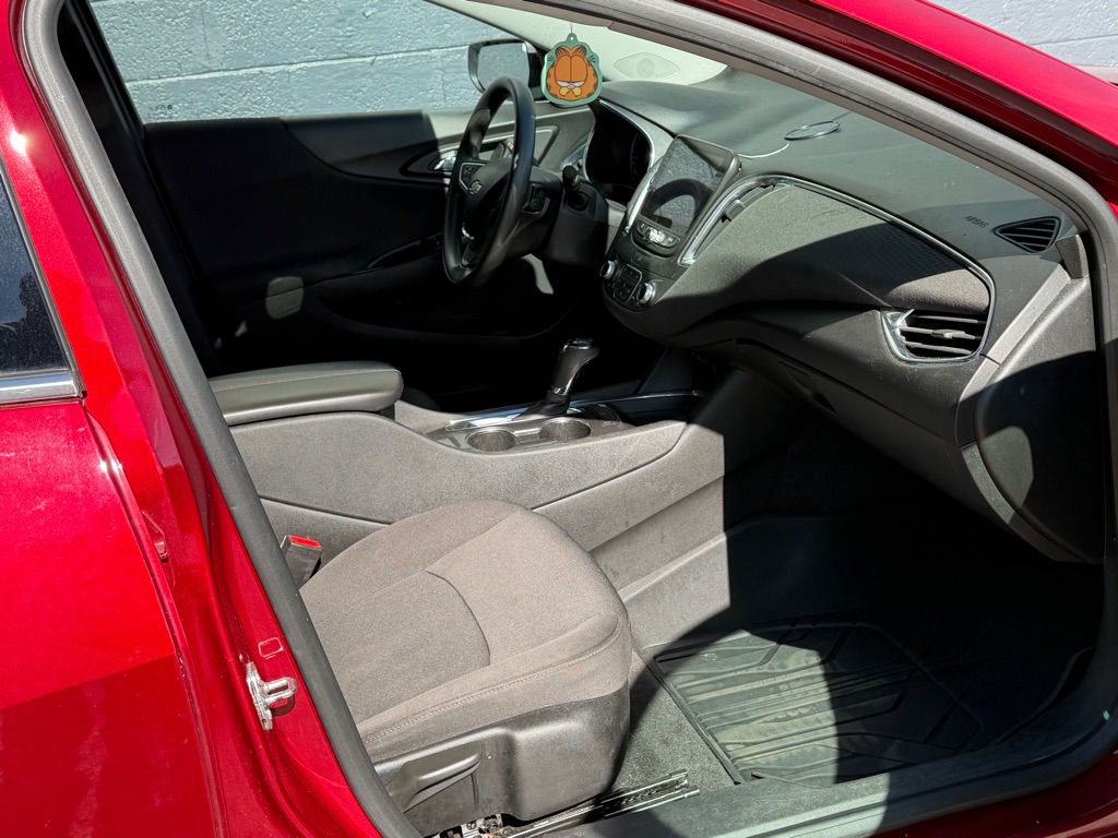 Photo 11 of this CHEVROLET MALIBU