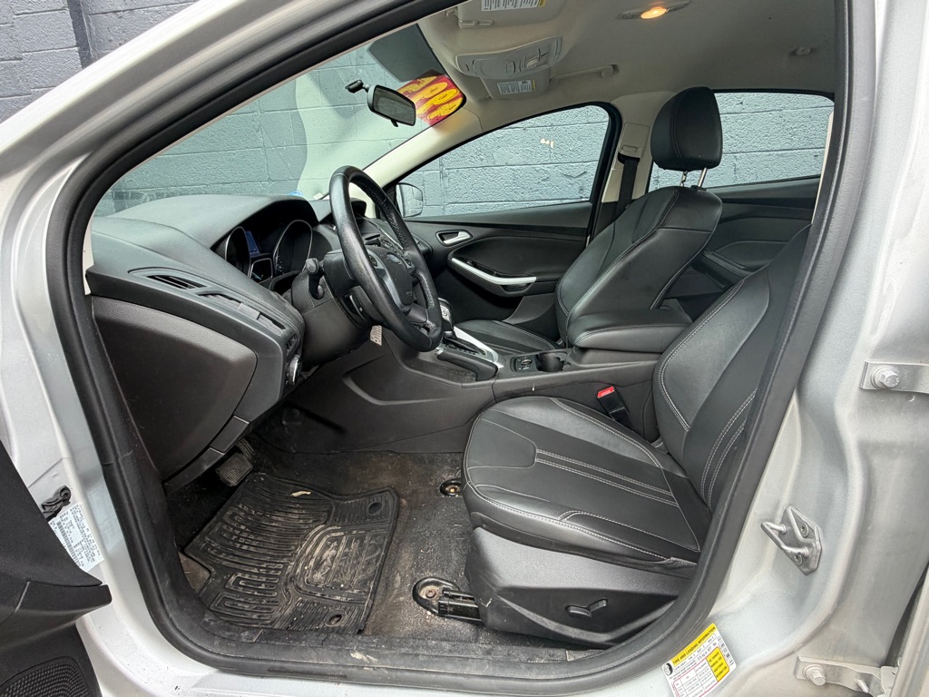 Photo 11 of this FORD FOCUS