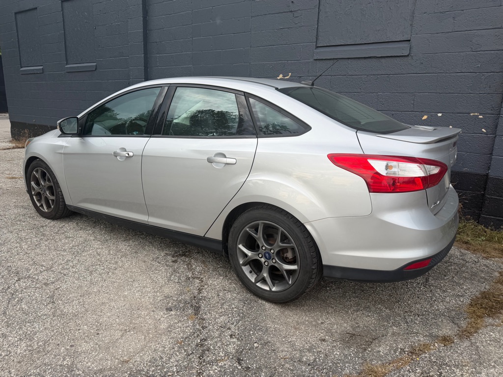 Photo 10 of this FORD FOCUS