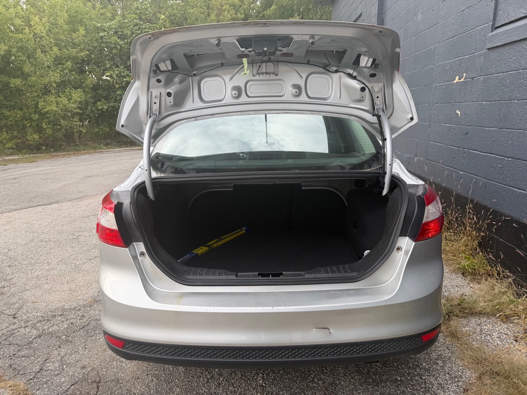 Photo 9 of this FORD FOCUS