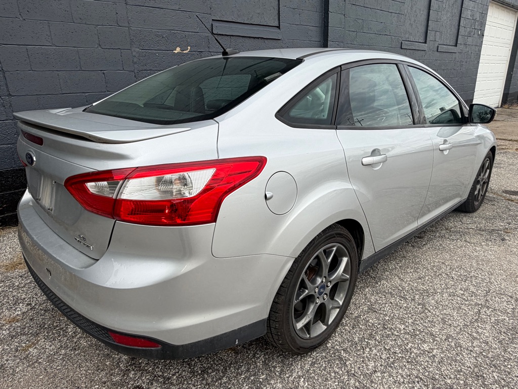 Photo 8 of this FORD FOCUS