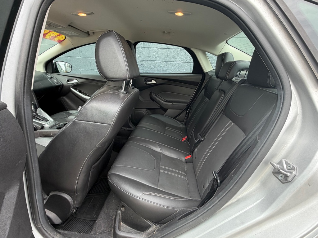 Photo 12 of this FORD FOCUS
