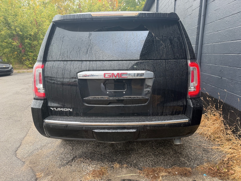 Photo 4 of this GMC YUKON