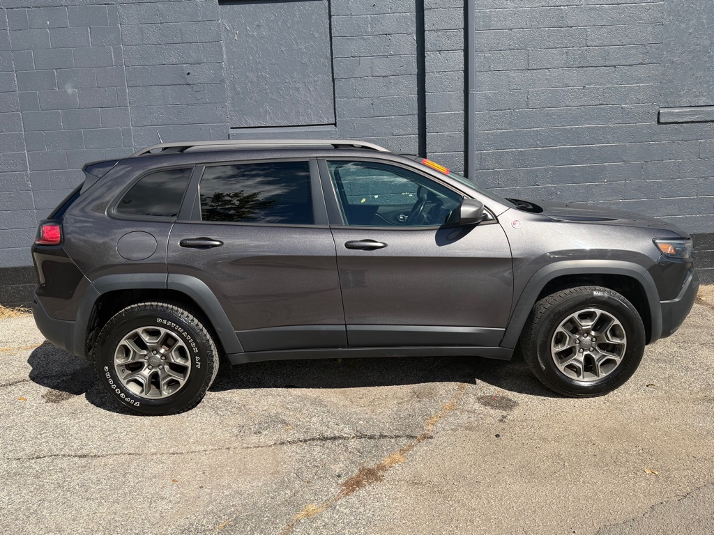 Photo 4 of this JEEP CHEROKEE