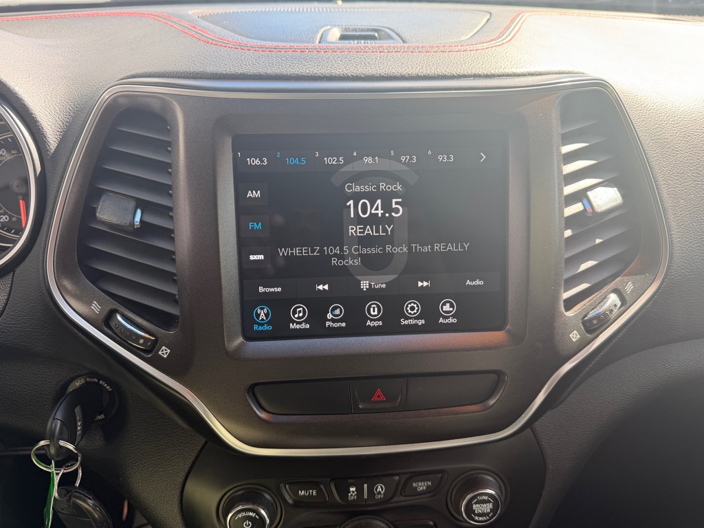 Photo 17 of this JEEP CHEROKEE