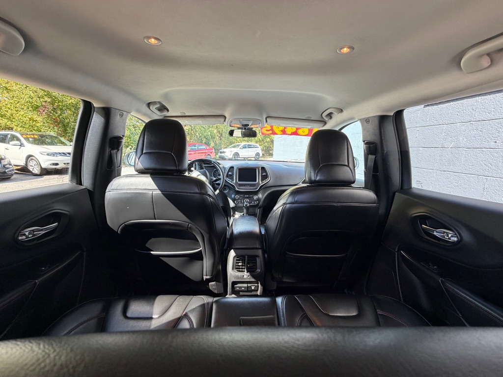 Photo 15 of this JEEP CHEROKEE