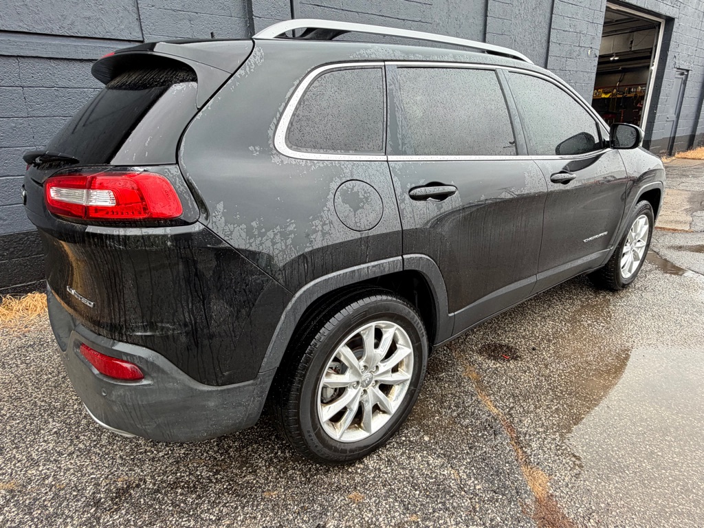 Photo 5 of this JEEP CHEROKEE
