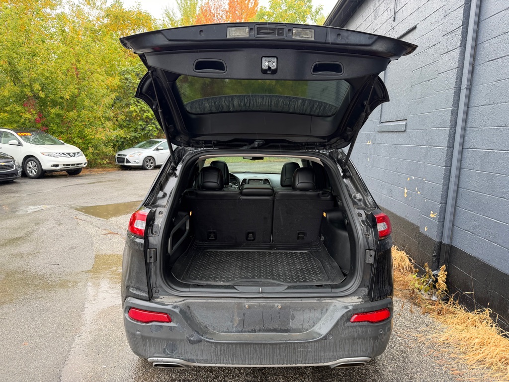 Photo 8 of this JEEP CHEROKEE
