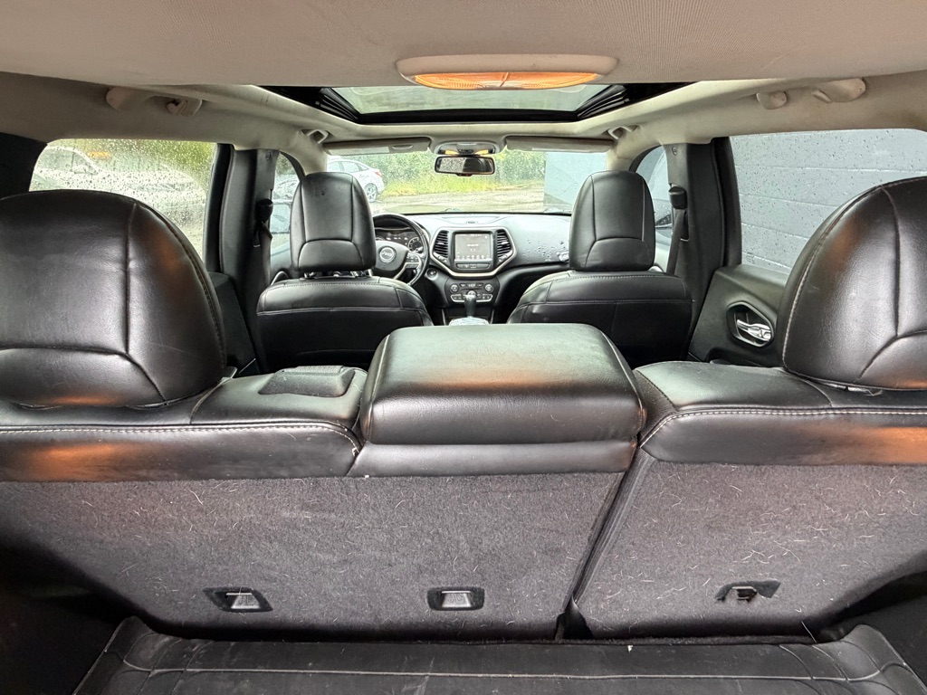 Photo 15 of this JEEP CHEROKEE
