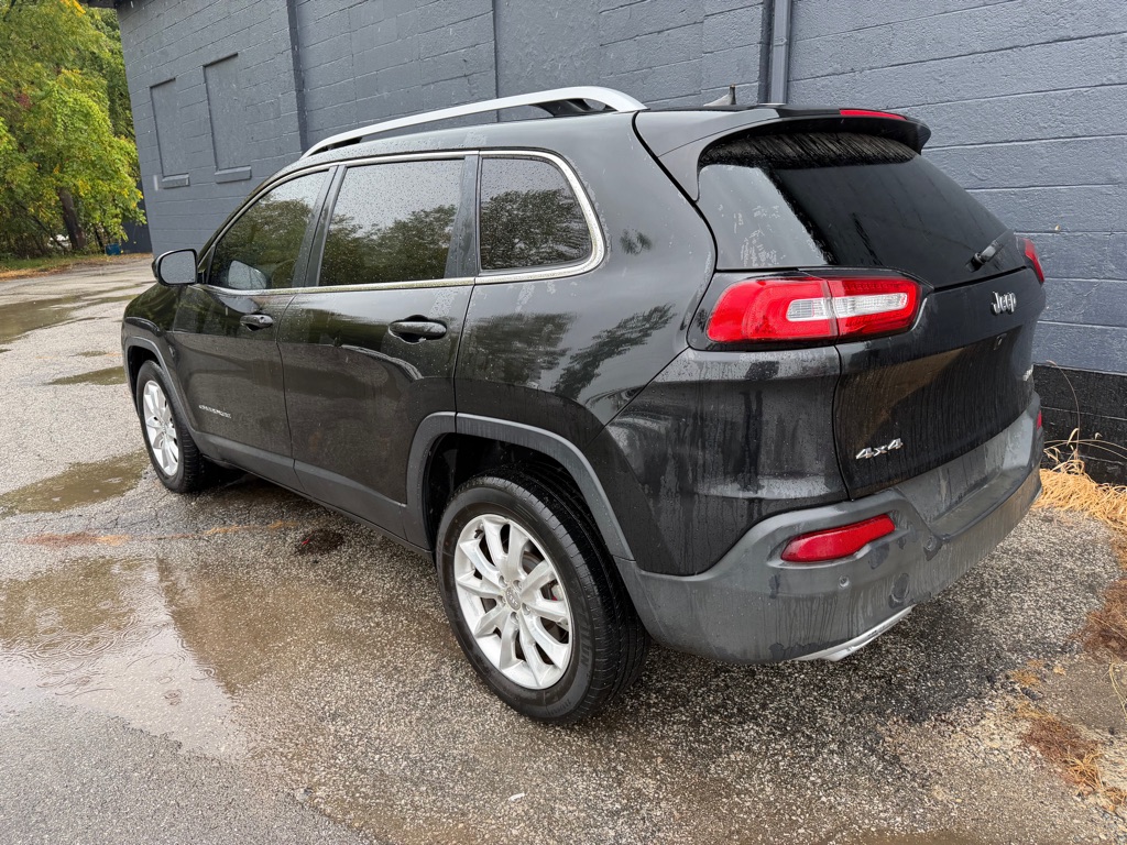 Photo 6 of this JEEP CHEROKEE
