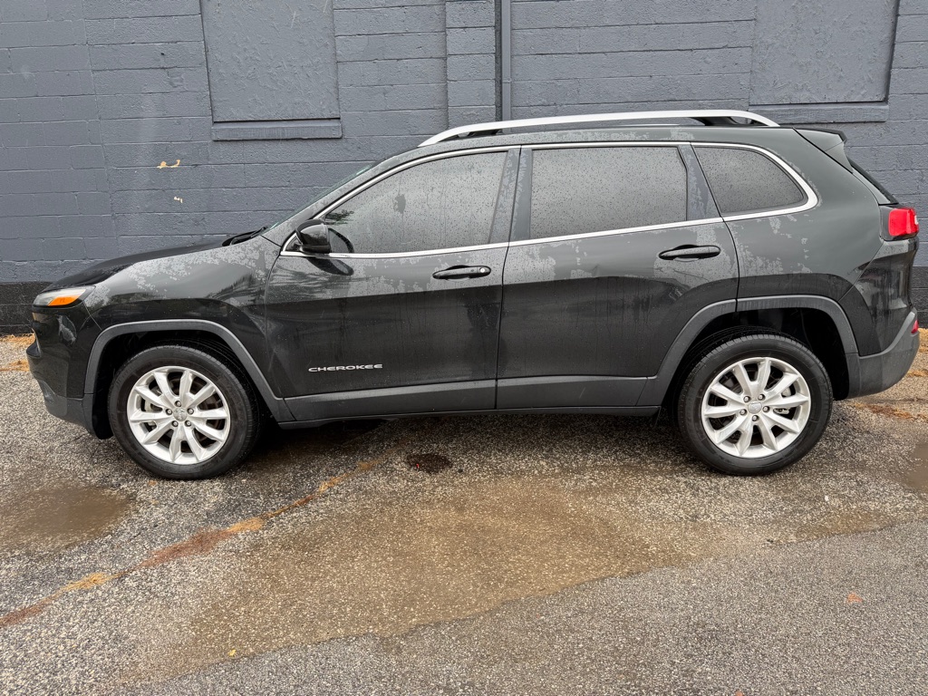 Photo 4 of this JEEP CHEROKEE