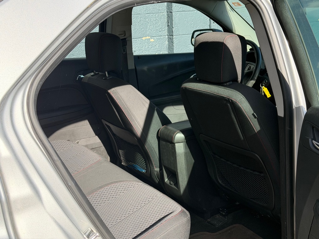 Photo 10 of this CHEVROLET EQUINOX