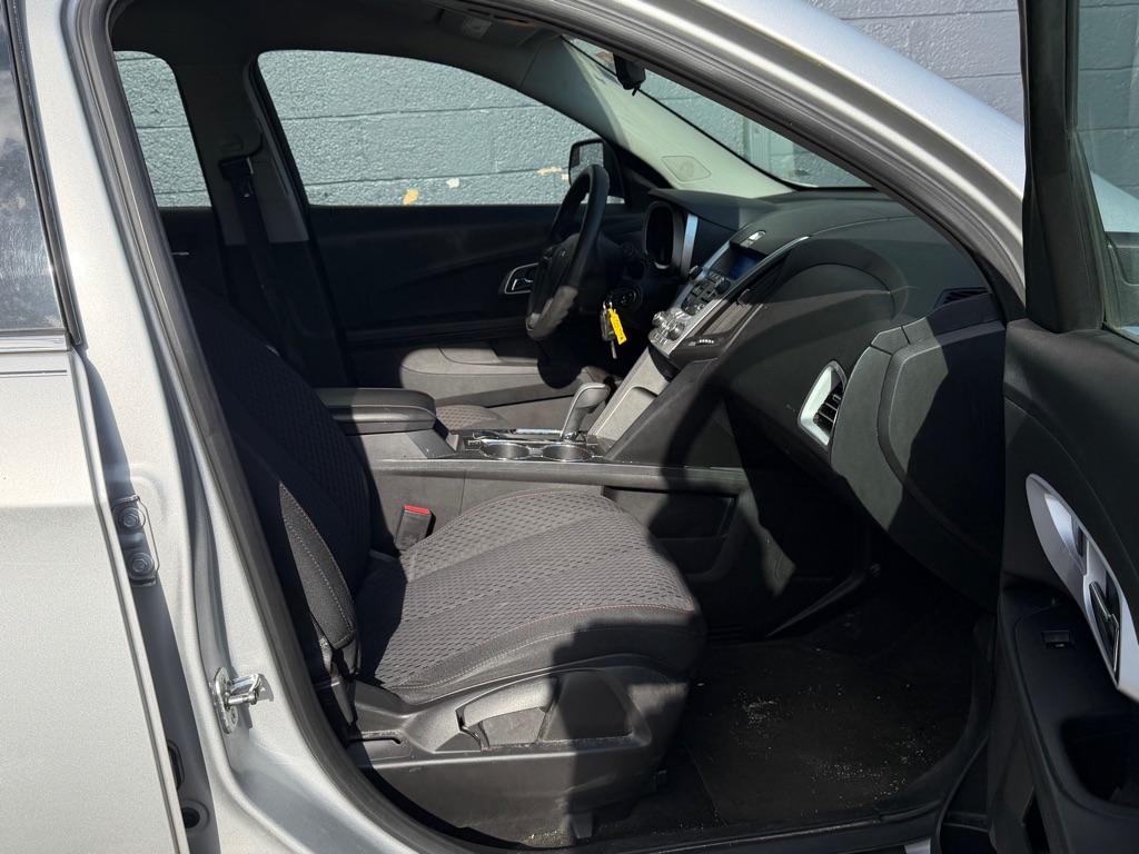 Photo 9 of this CHEVROLET EQUINOX