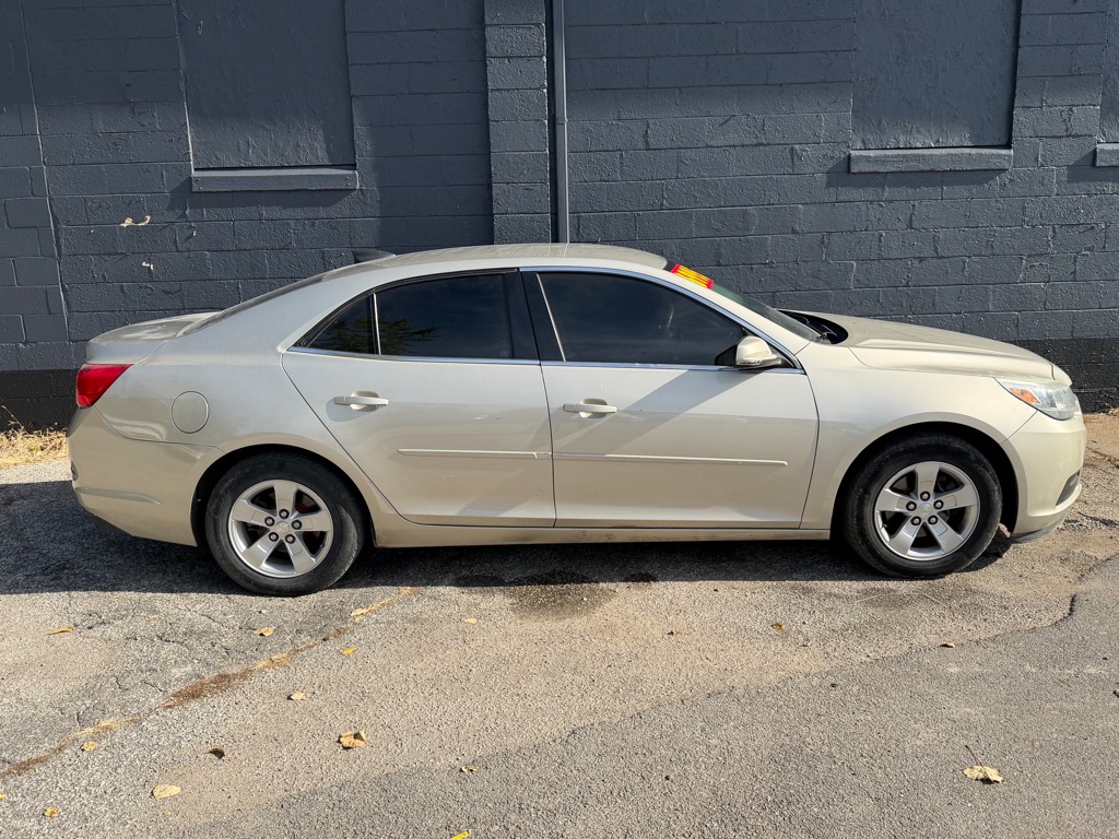 Photo 6 of this CHEVROLET MALIBU