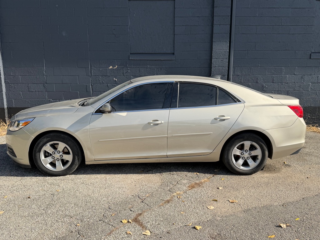 Photo 5 of this CHEVROLET MALIBU