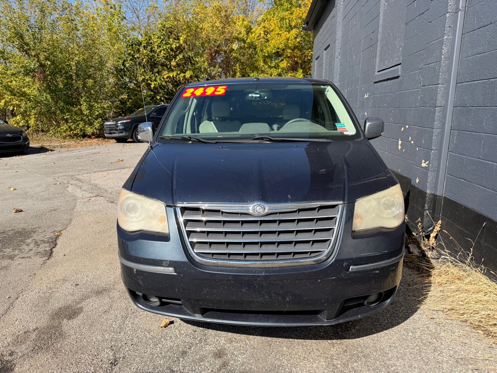 Photo 3 of this CHRYSLER TOWN & COUNTRY