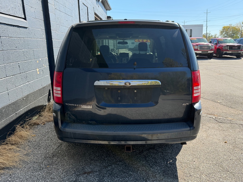 Photo 4 of this CHRYSLER TOWN & COUNTRY