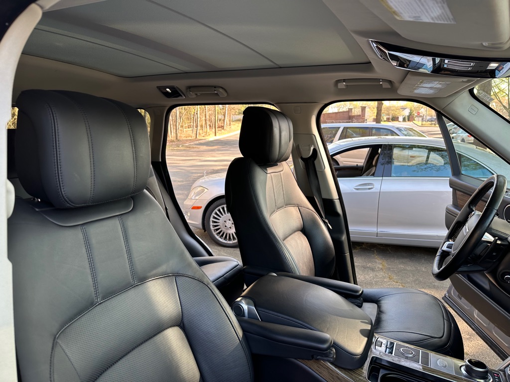 Photo 24 of this LAND ROVER RANGE ROVER