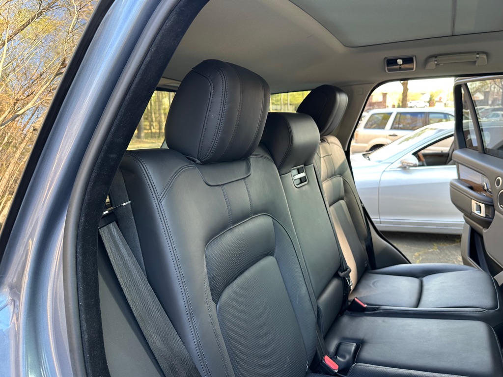 Photo 21 of this LAND ROVER RANGE ROVER