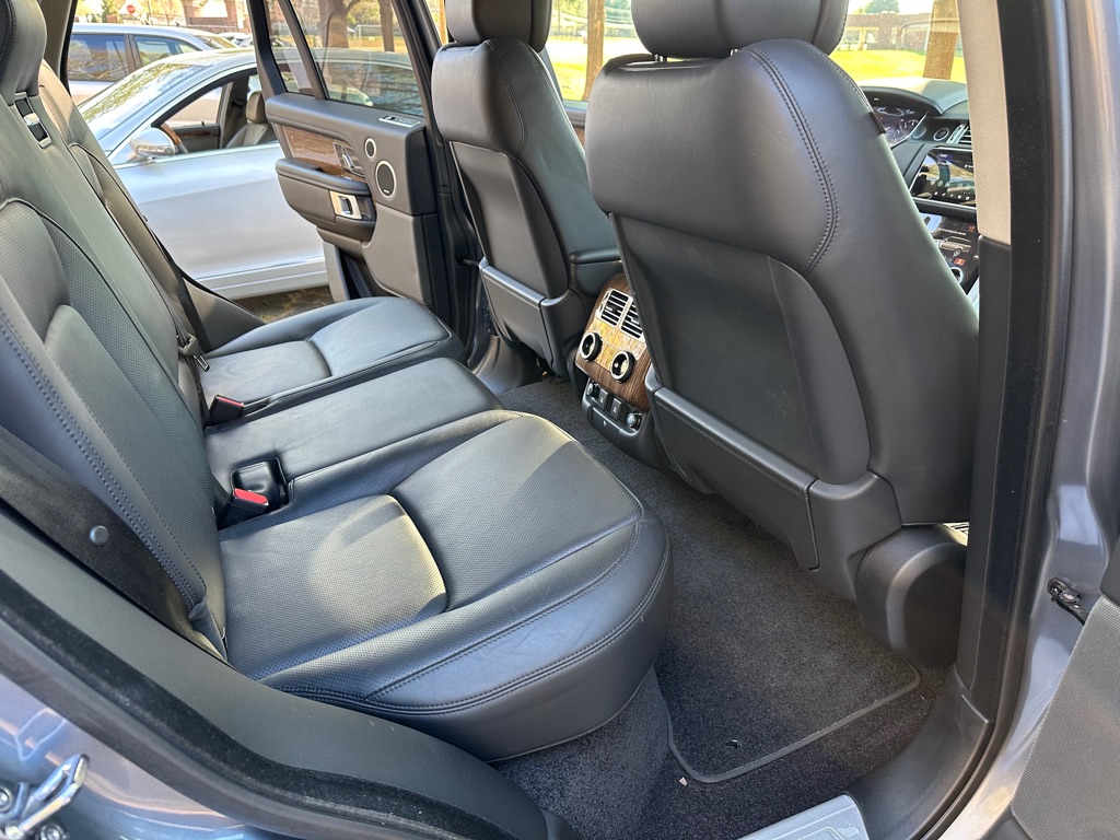 Photo 22 of this LAND ROVER RANGE ROVER
