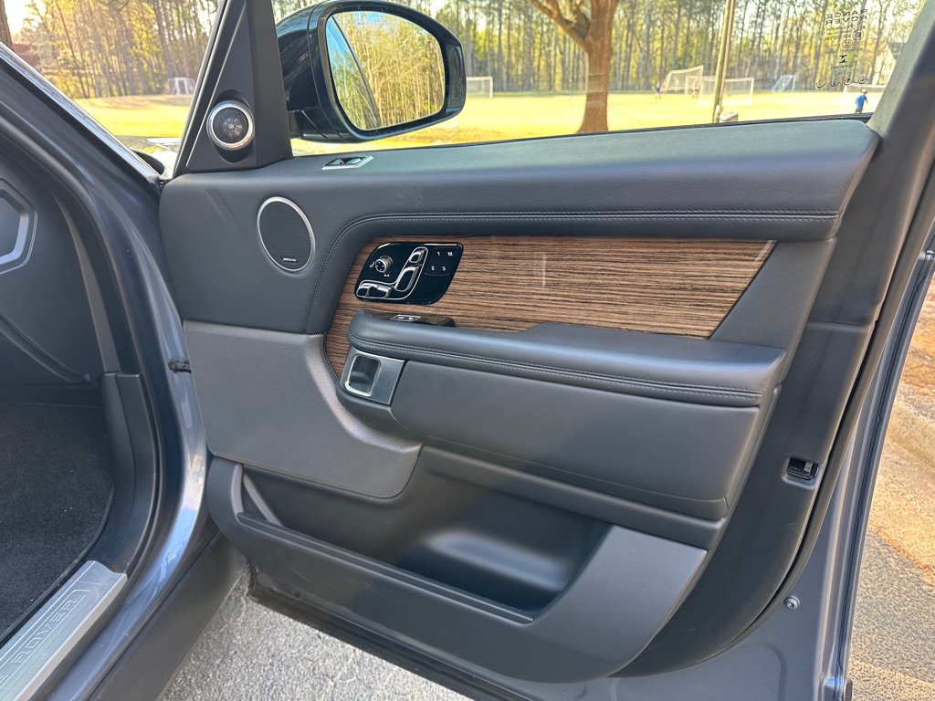 Photo 23 of this LAND ROVER RANGE ROVER