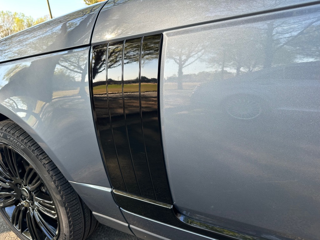 Photo 8 of this LAND ROVER RANGE ROVER