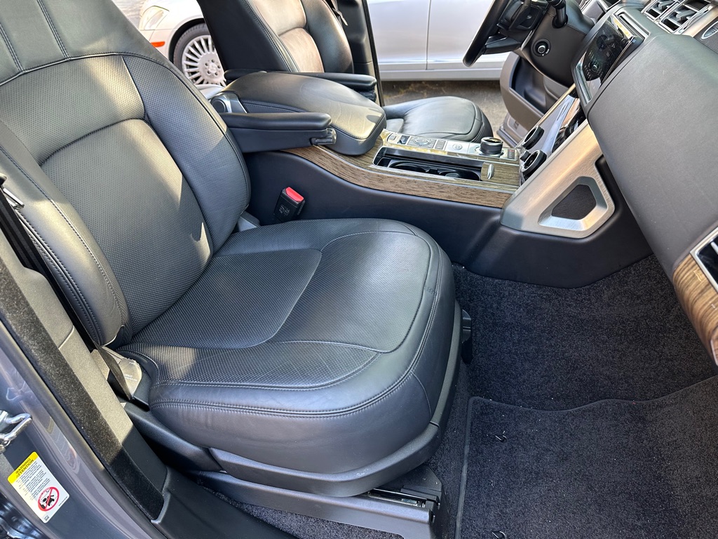 Photo 25 of this LAND ROVER RANGE ROVER
