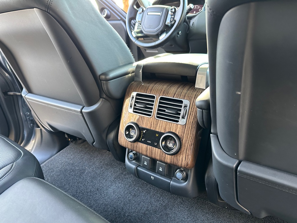 Photo 20 of this LAND ROVER RANGE ROVER