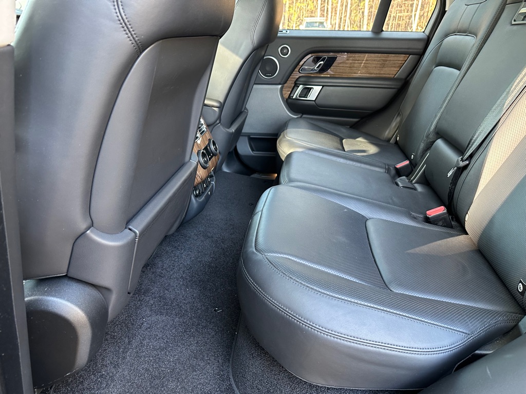 Photo 19 of this LAND ROVER RANGE ROVER