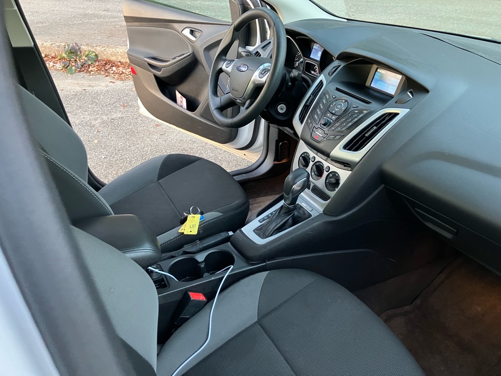 Photo 9 of this FORD FOCUS