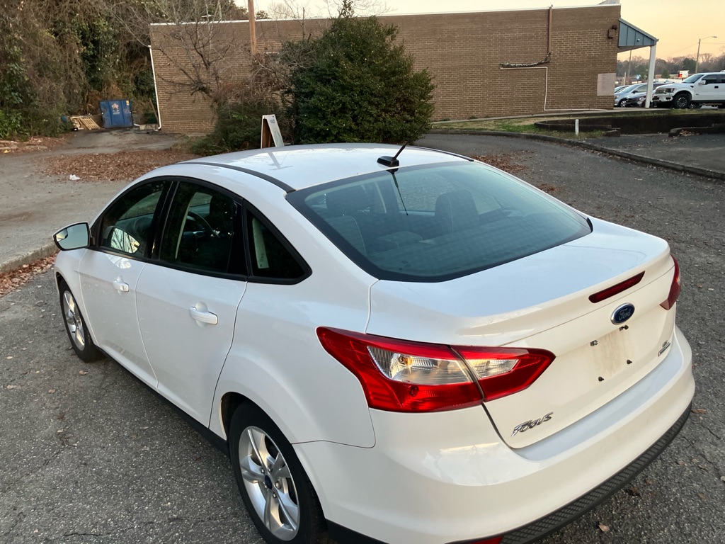 Photo 7 of this FORD FOCUS