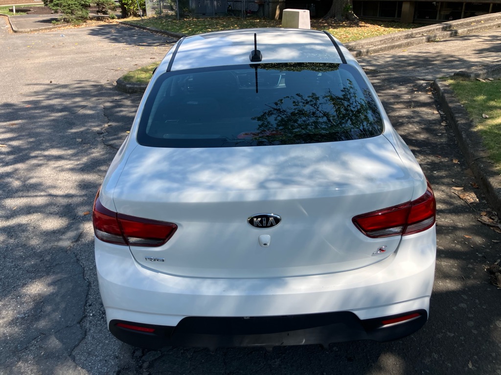 Photo 3 of this KIA RIO
