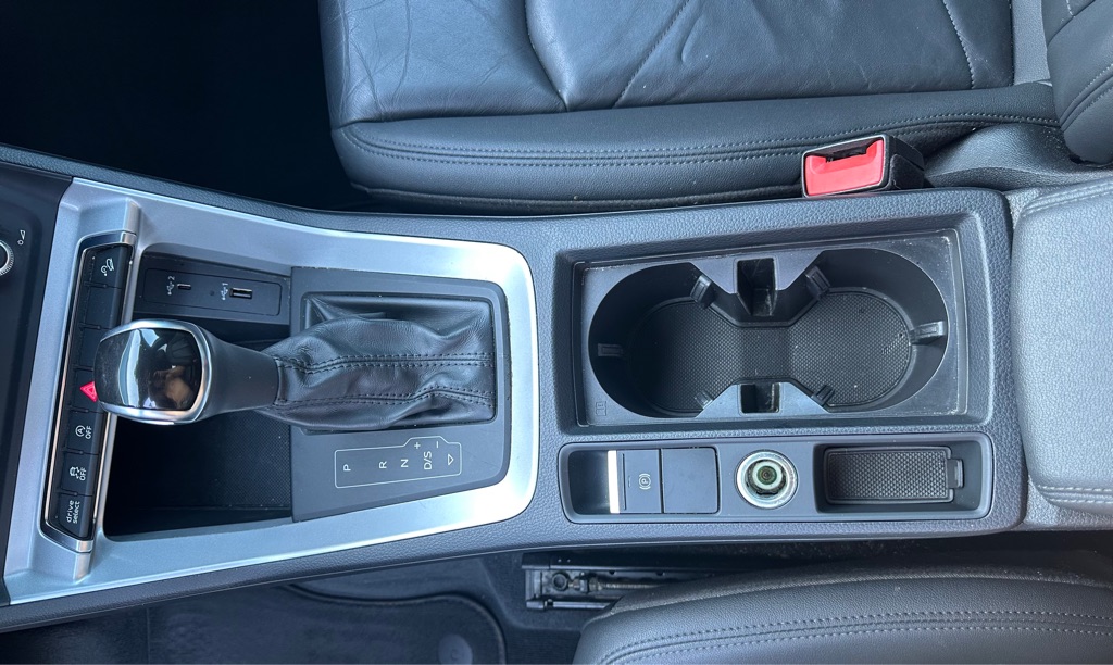 Photo 13 of this AUDI Q3