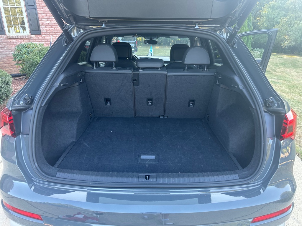 Photo 8 of this AUDI Q3