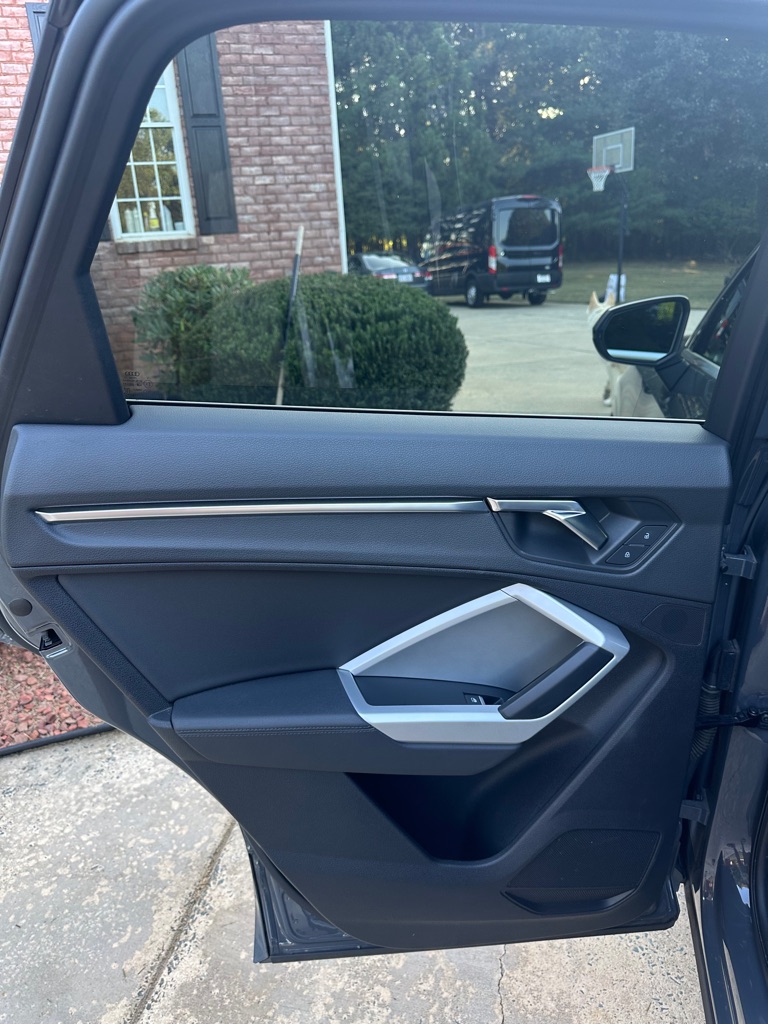Photo 16 of this AUDI Q3