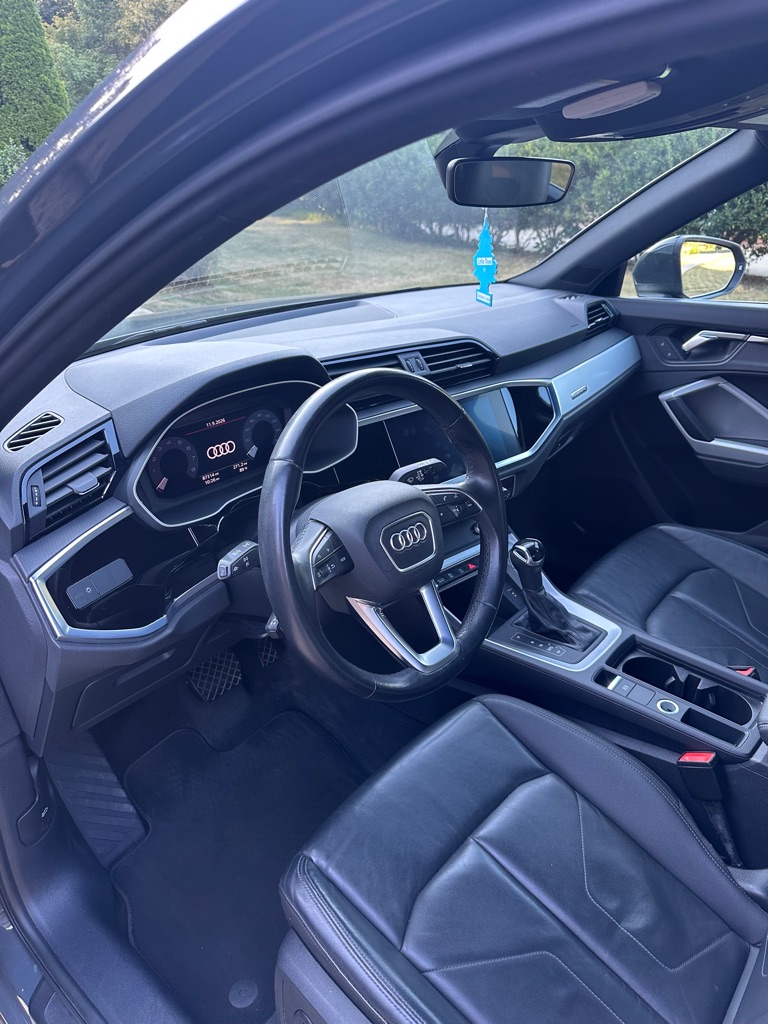 Photo 11 of this AUDI Q3
