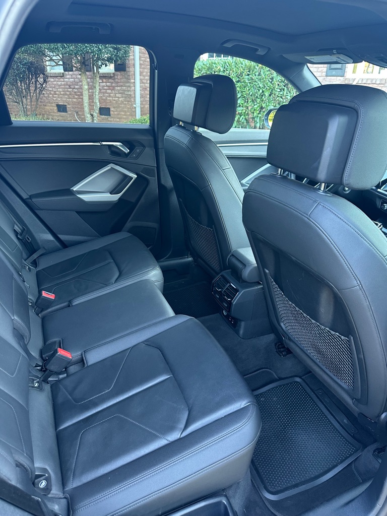 Photo 19 of this AUDI Q3