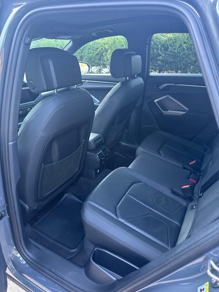 Photo 17 of this AUDI Q3
