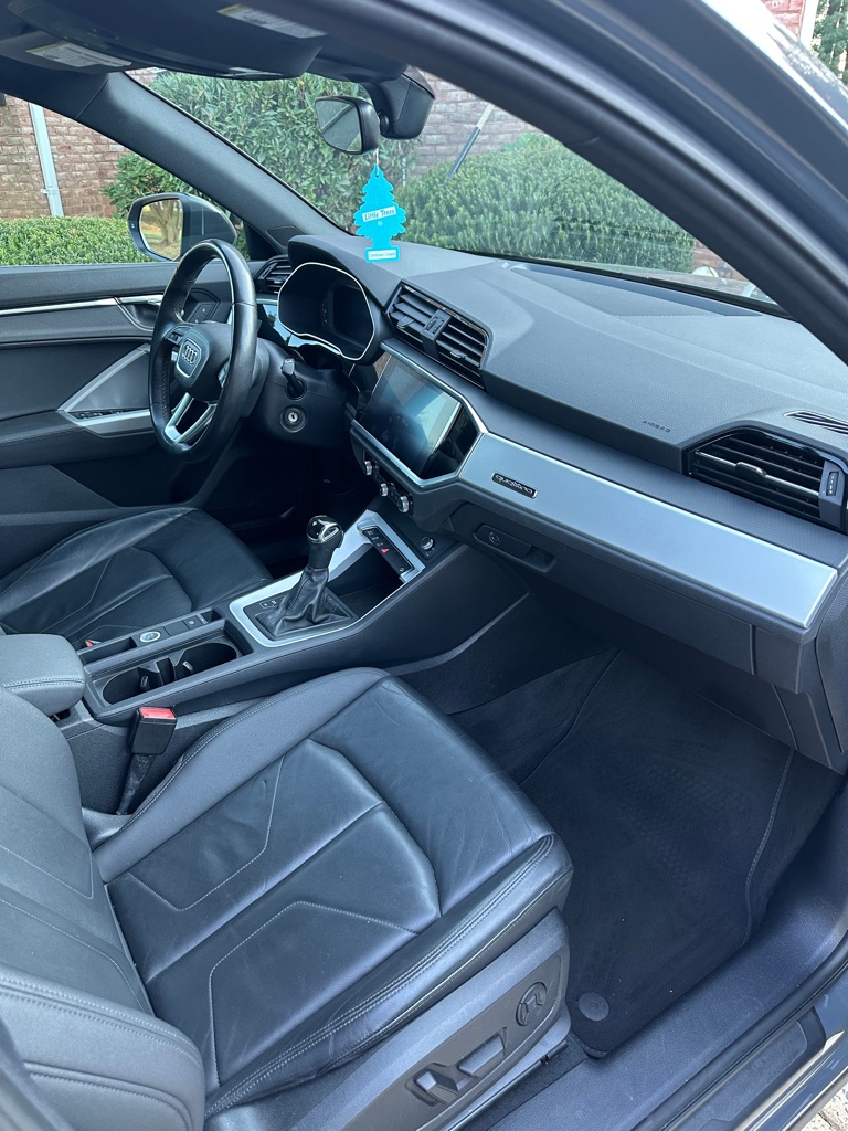 Photo 15 of this AUDI Q3