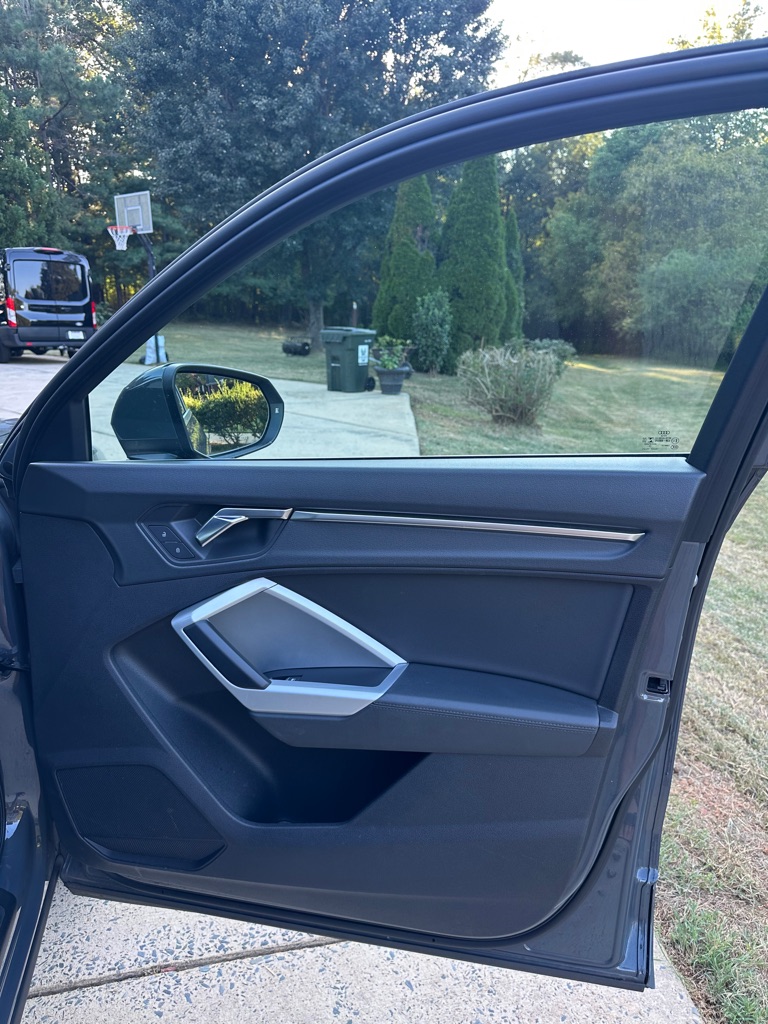 Photo 14 of this AUDI Q3