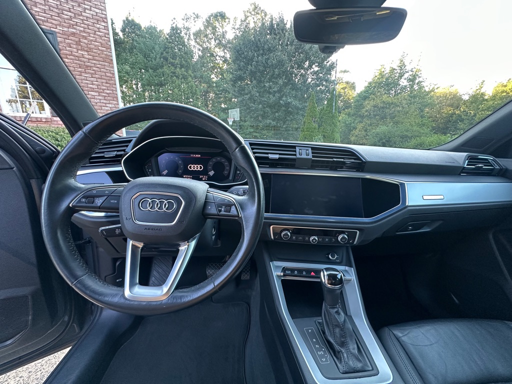 Photo 12 of this AUDI Q3
