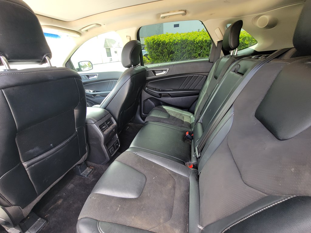 Photo 12 of this FORD EDGE