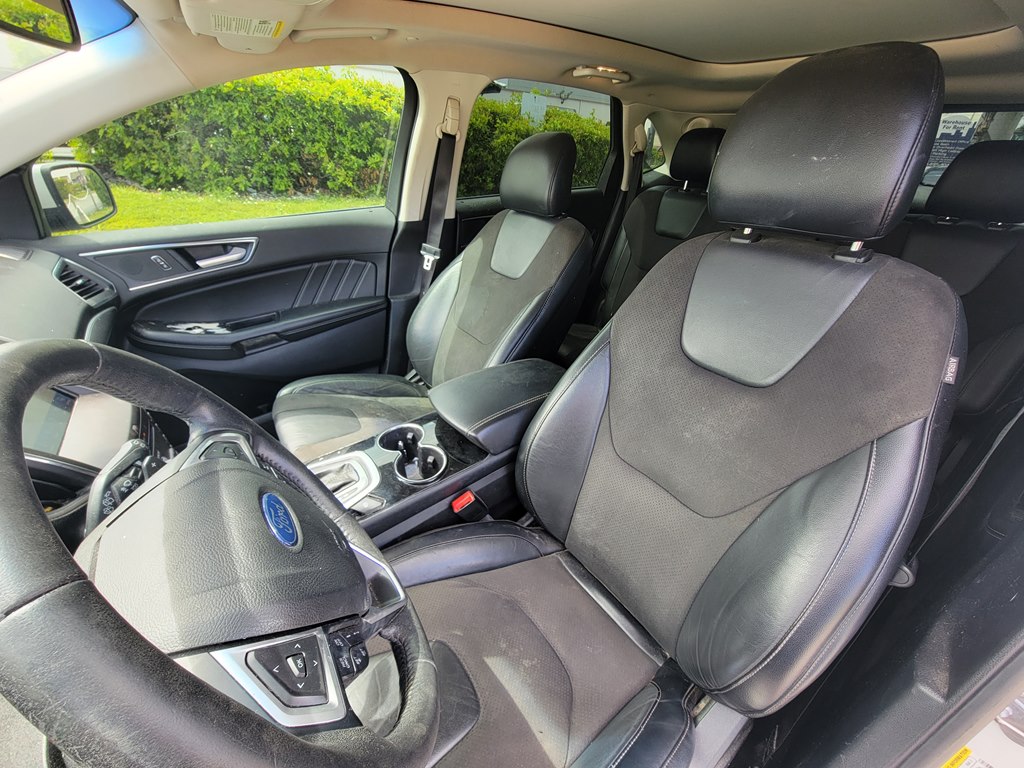 Photo 9 of this FORD EDGE