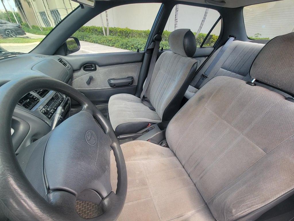 Photo 9 of this TOYOTA COROLLA