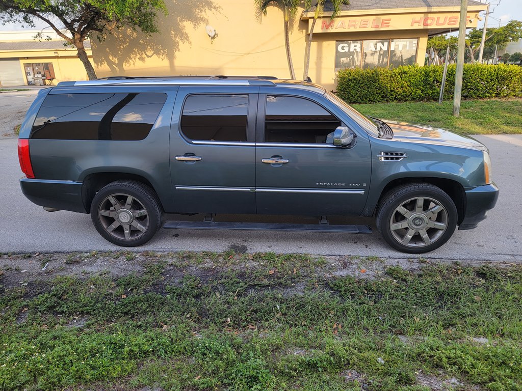 Photo 4 of this CADILLAC ESCALADE
