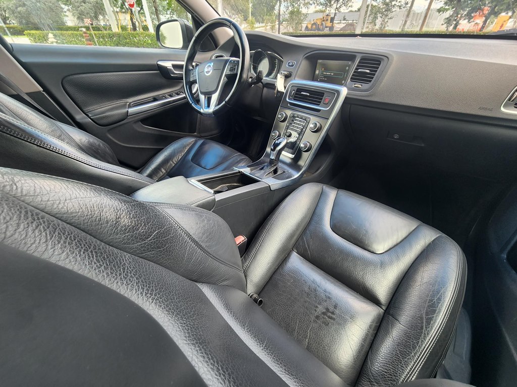 Photo 11 of this VOLVO S60