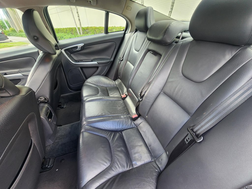 Photo 14 of this VOLVO S60